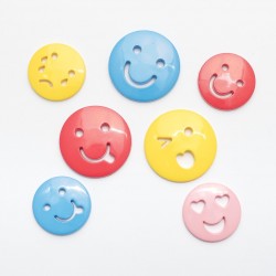 Assortiment de 25 Boutons Taille et Couleur Mixtes pour Scrapbooking - Emoji Visage Expressions