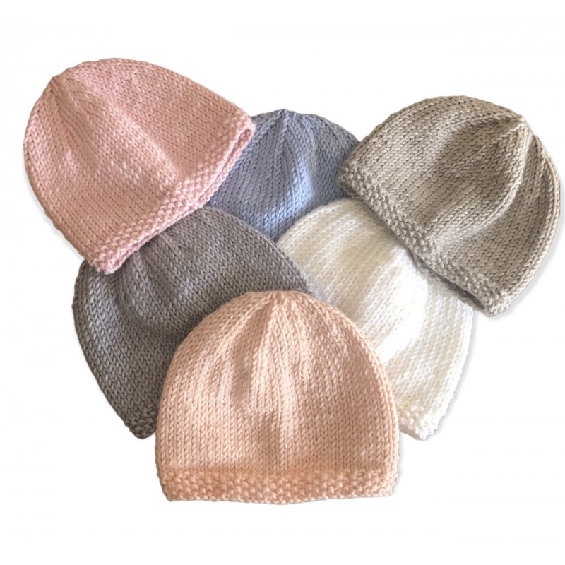 Tricots pour bébé : bonnet fait main en laine de luxe